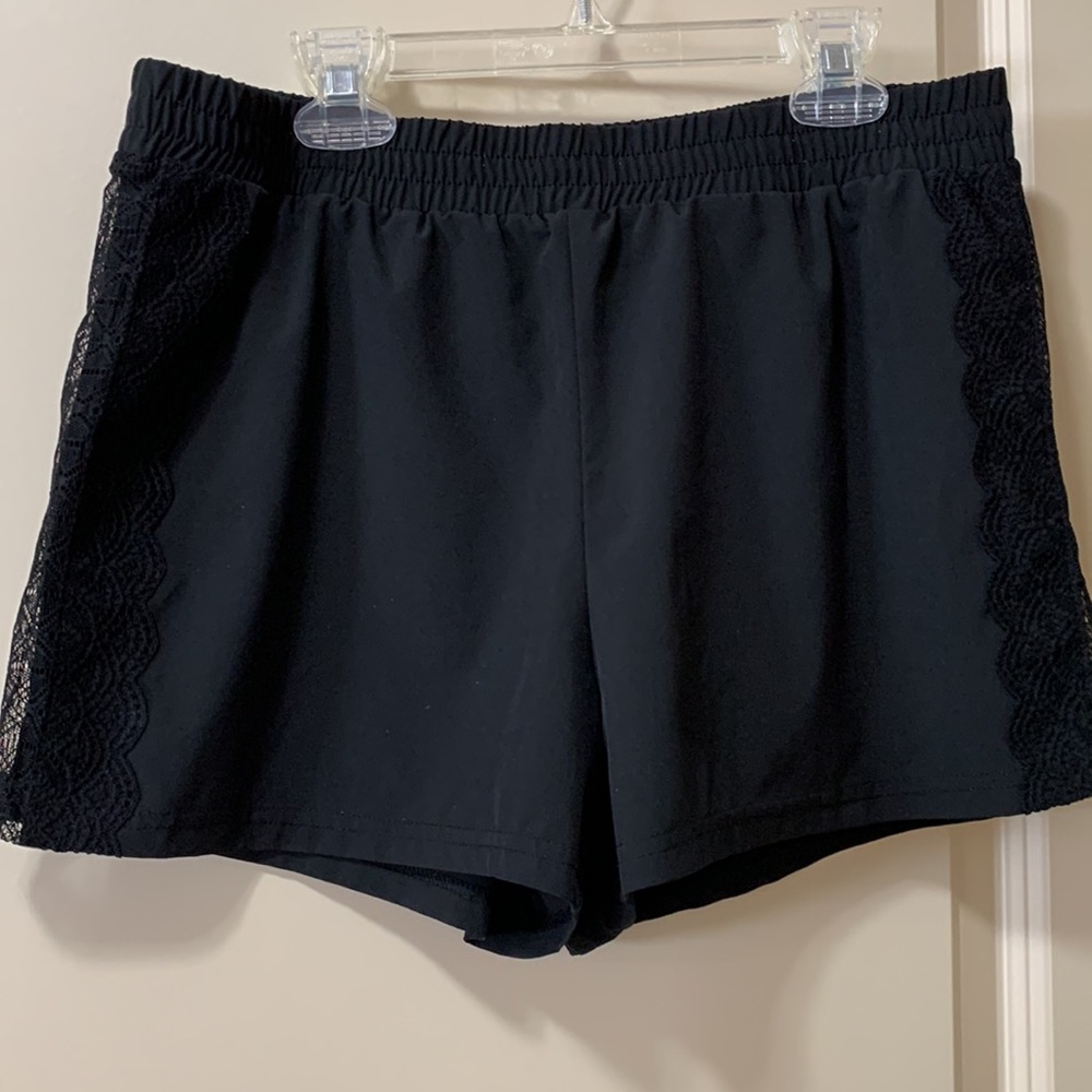 FABLETICS Cynthia Shorts - Small